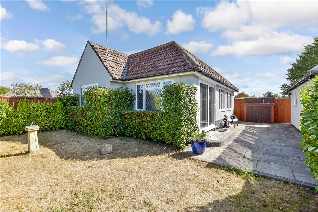 Muirfield Close, Worthing photo 4
