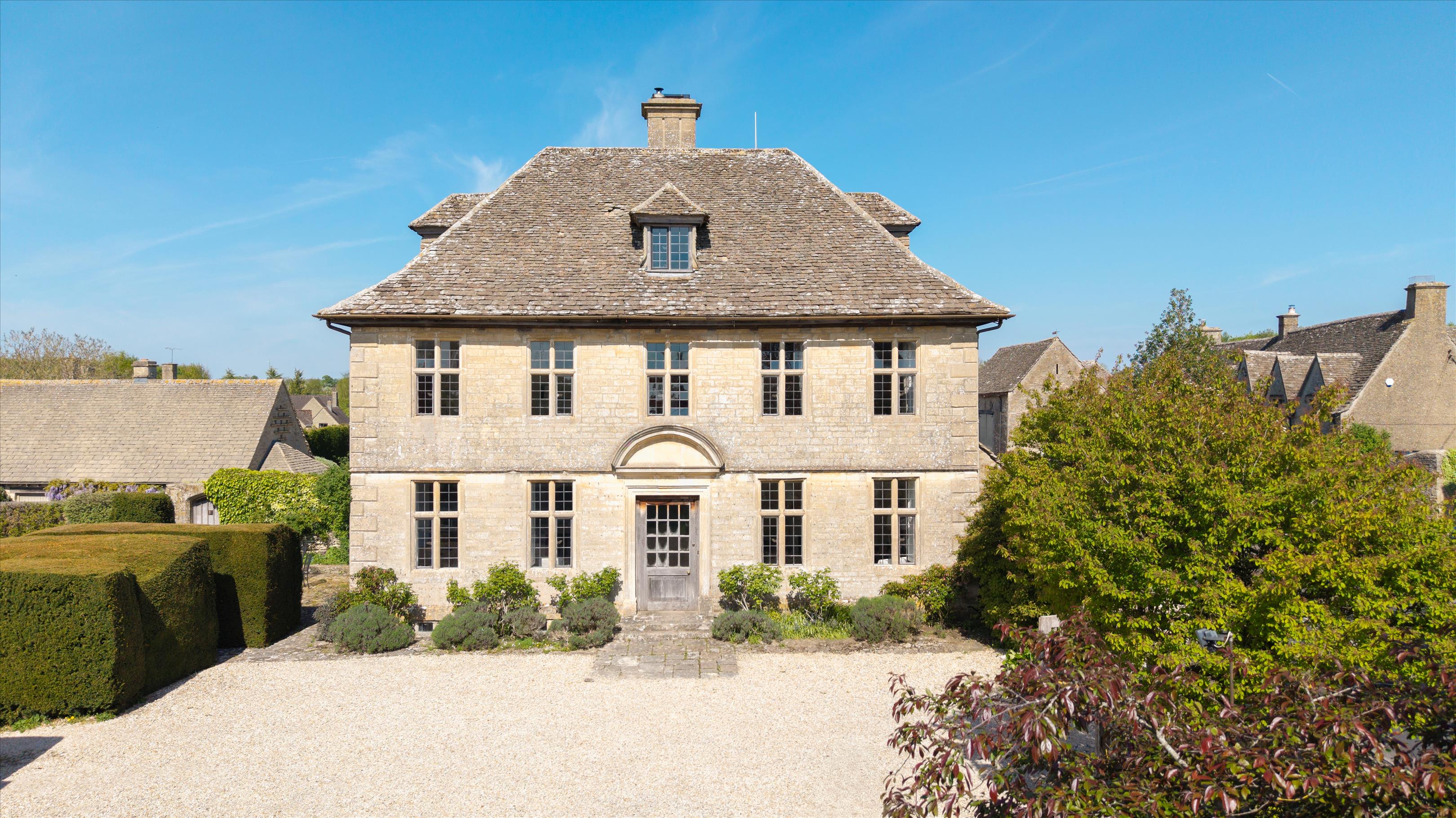 8 bedroom detached house for sale 0