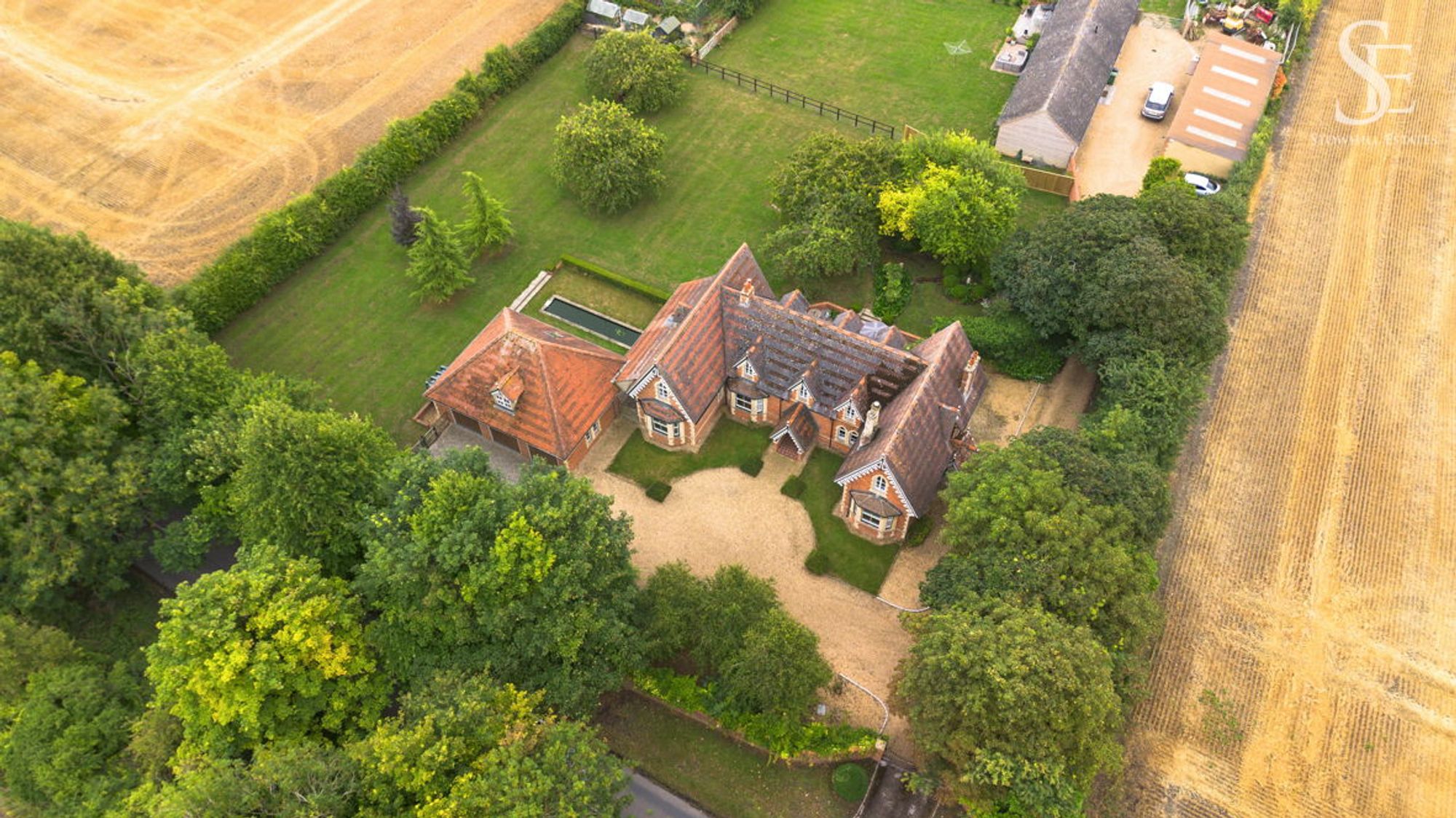 5 bedroom detached house for sale 0