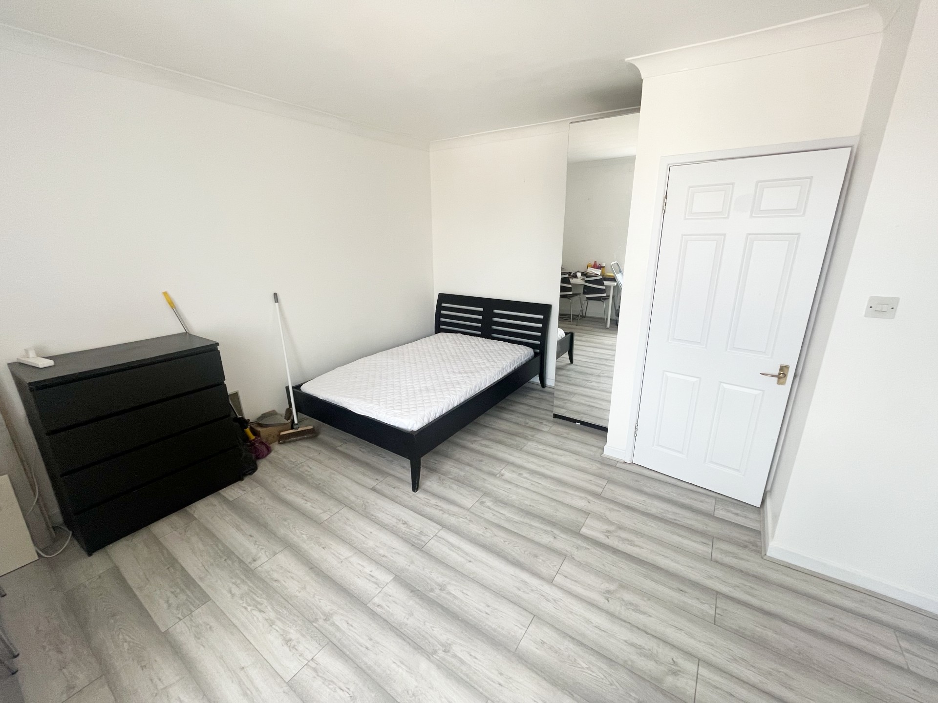 Flat 5, 52, Hencroft Street South, Slough photo 4