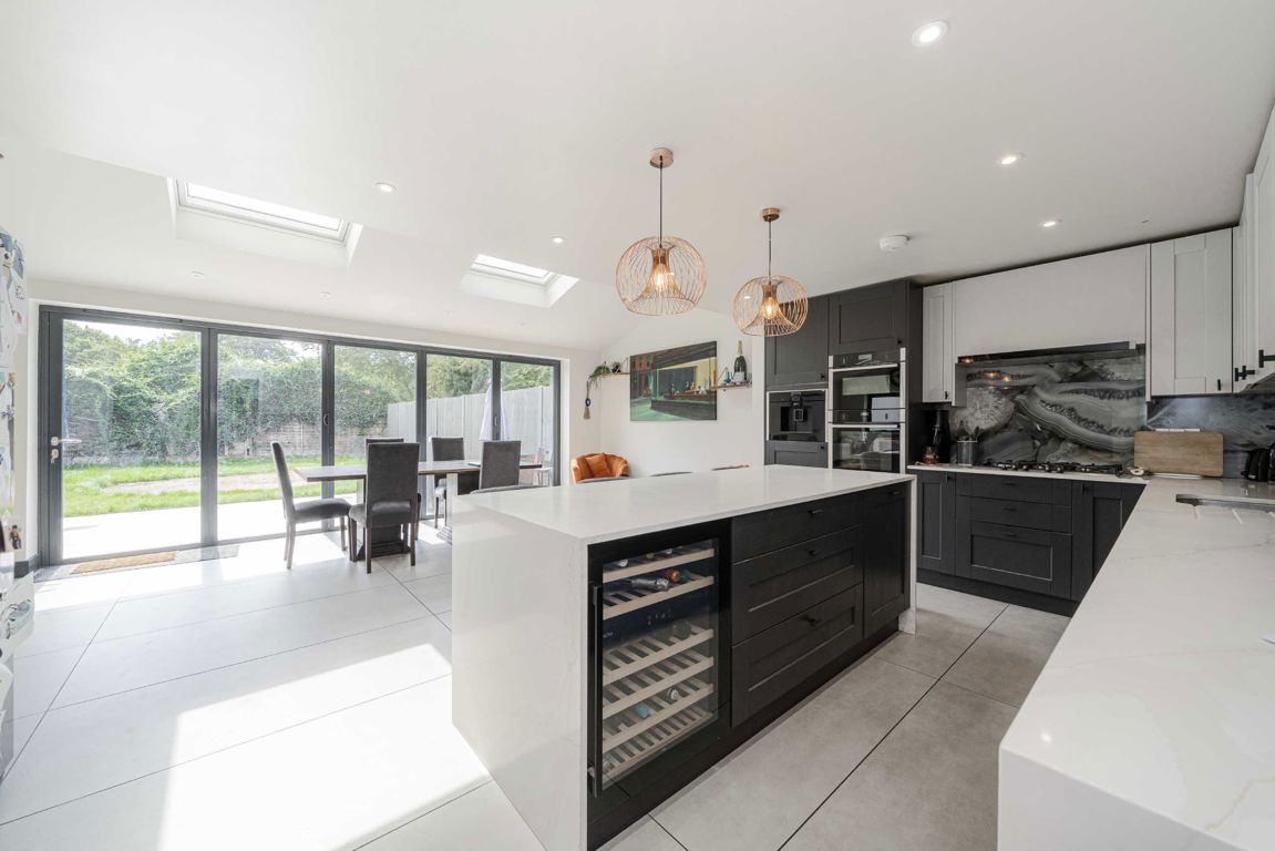 5 bedroom semi-detached house for sale 0