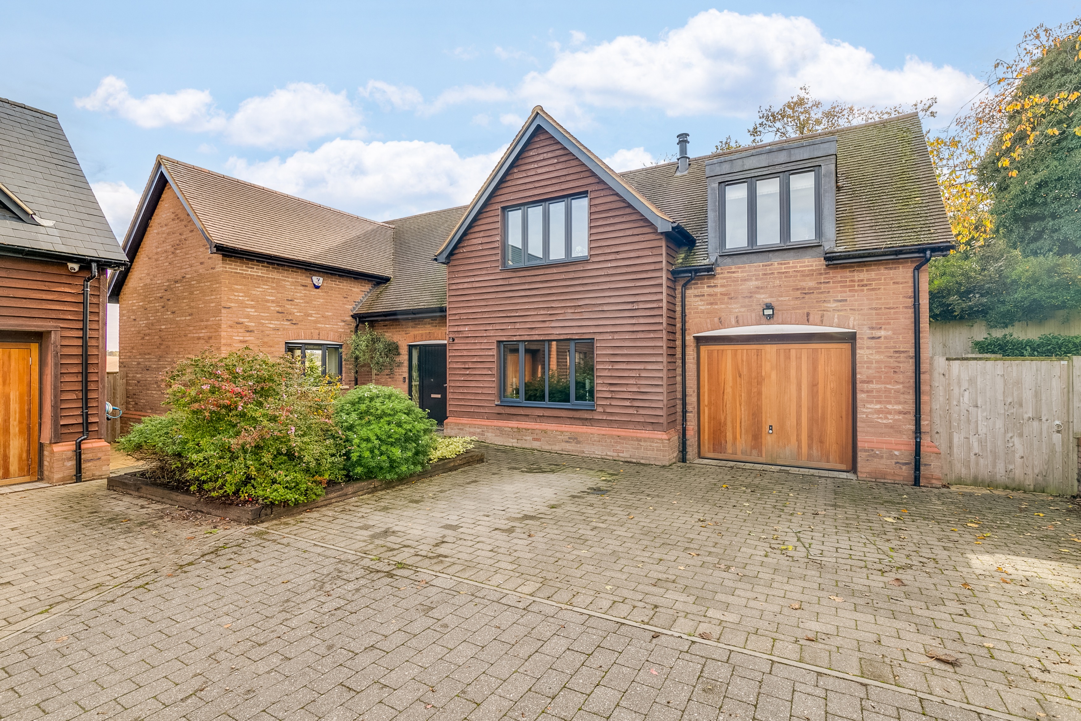 4 bedroom detached house for sale - Million Plus.com The Luxury Marketplace