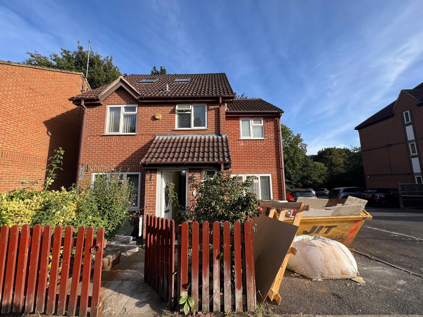 5, Littlebrook Avenue, Slough photo 2