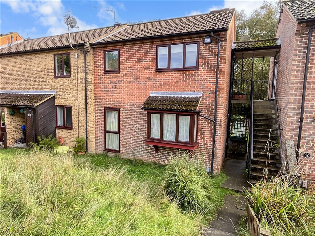 1-bed maisonette on Brooklands Road Broadfield, Crawley, £99,500