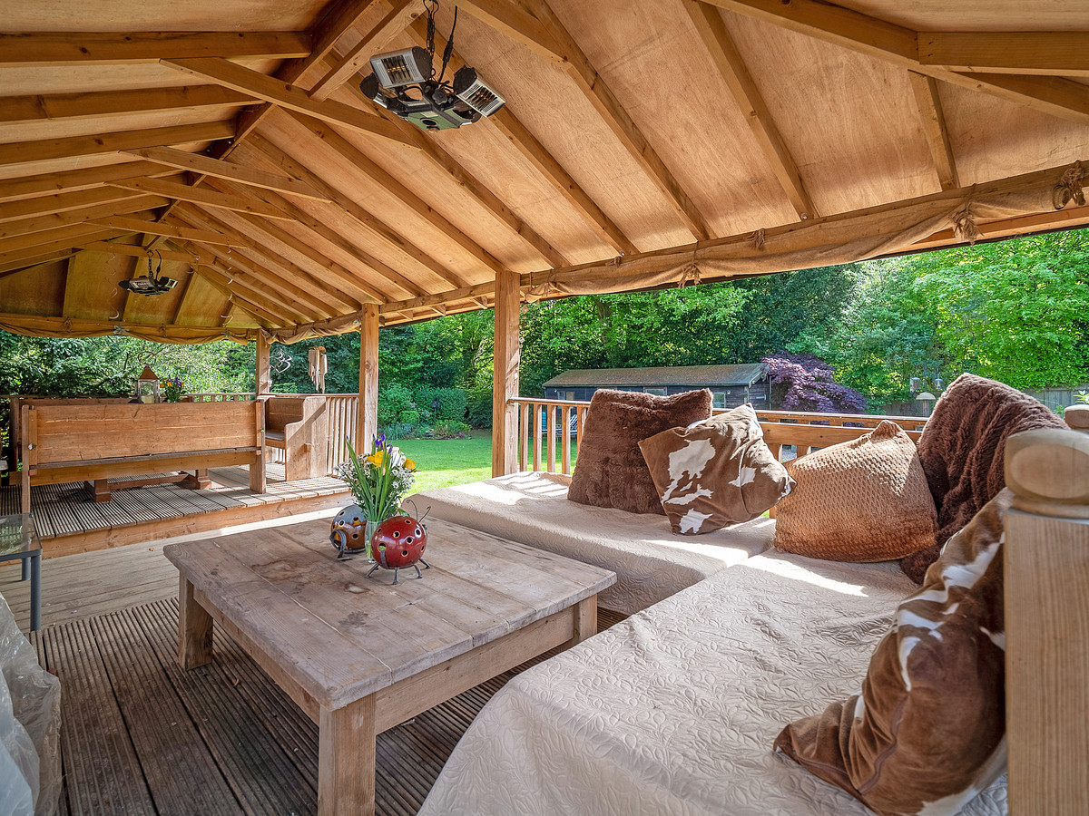 7 bedroom detached house for sale 0