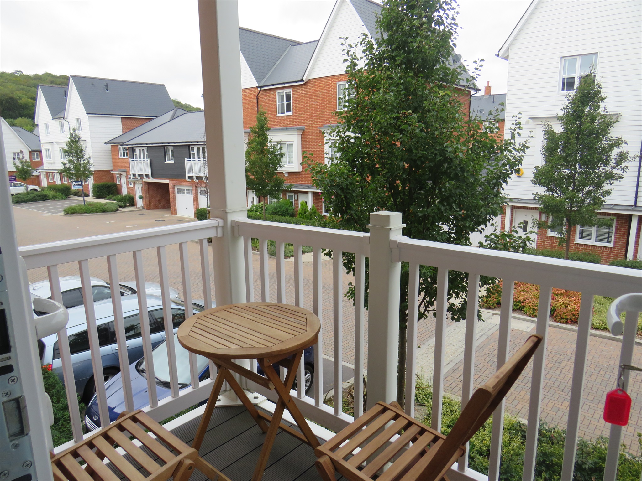 2 Bedrooms Flat for sale in Chenille Drive, High Wycombe HP11