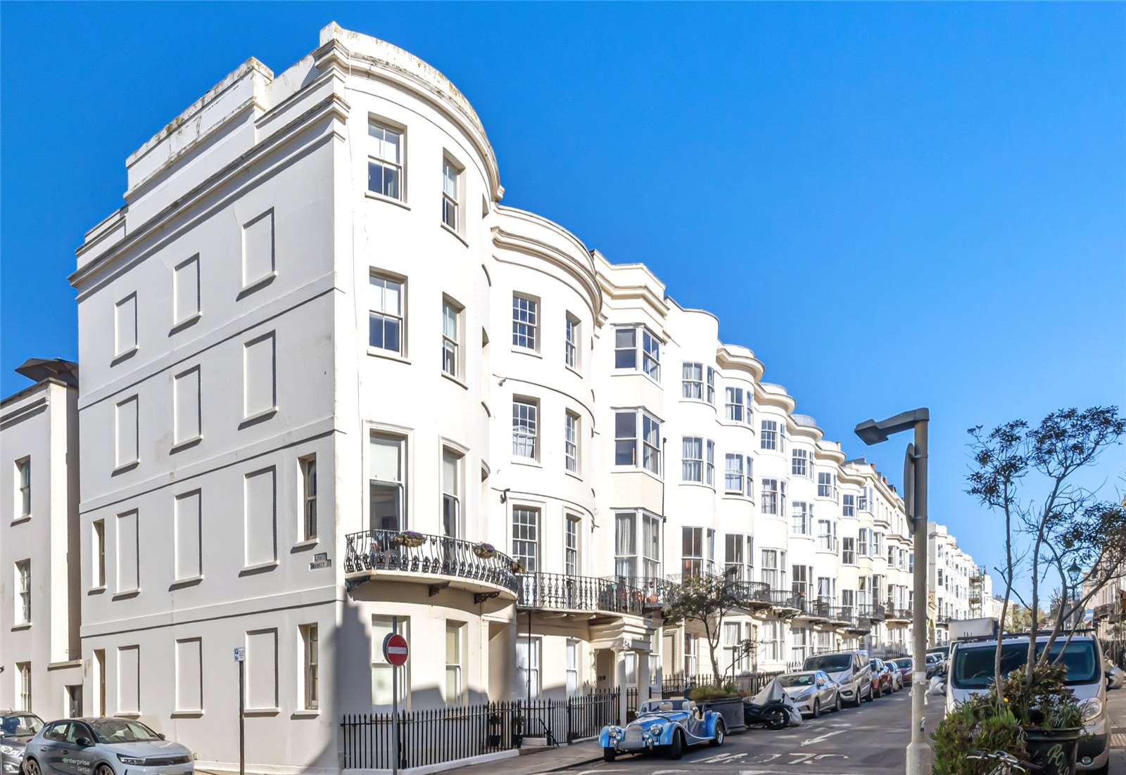 3 bedroom flat for sale in London