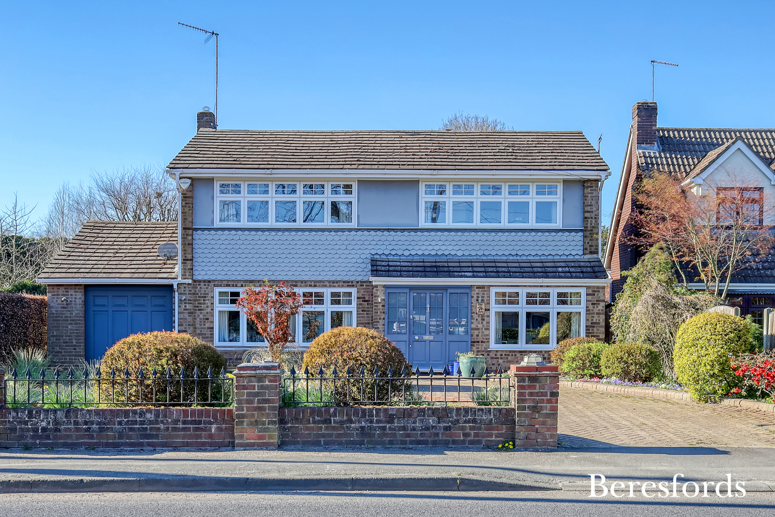 4 bedroom detached house for sale 0