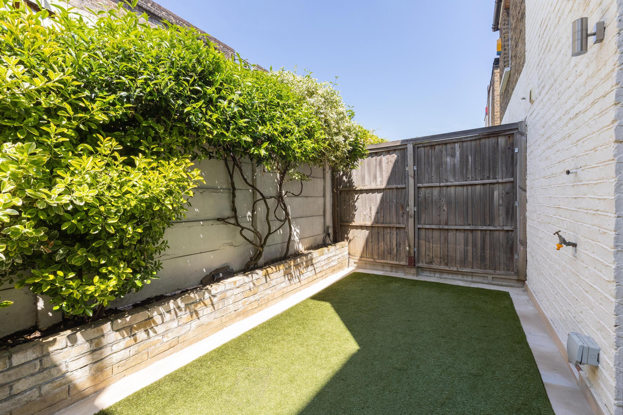 4 bedroom terraced house for sale 0