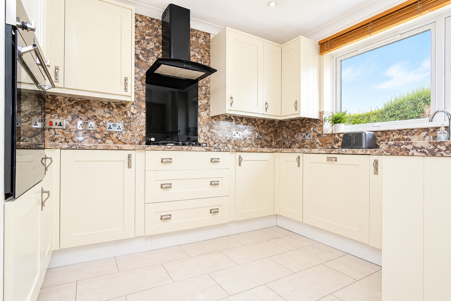 26, Luckhurst Gardens, Margate photo 4