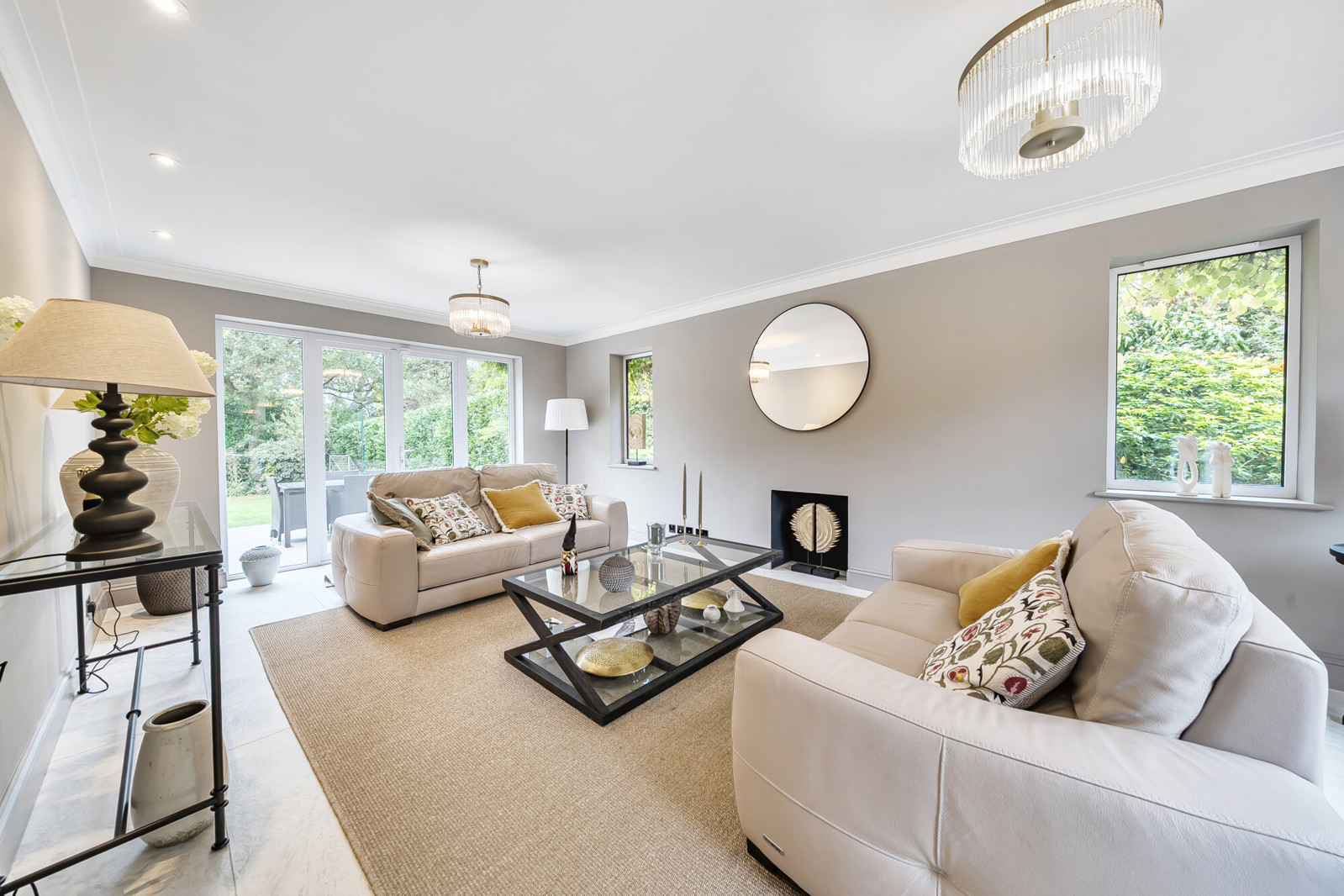 6 bedroom detached house for sale 0