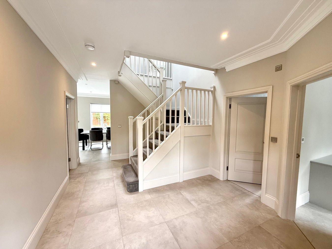 Kings Oak, Hawthorn Lane, Bracknell photo 4