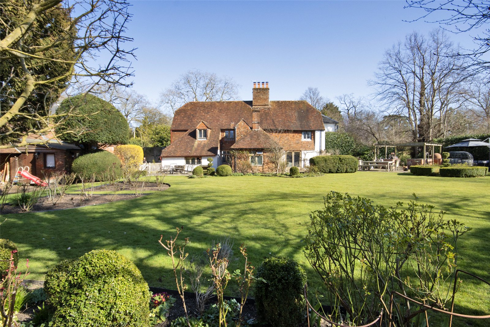 4 bedroom semi-detached house for sale 0