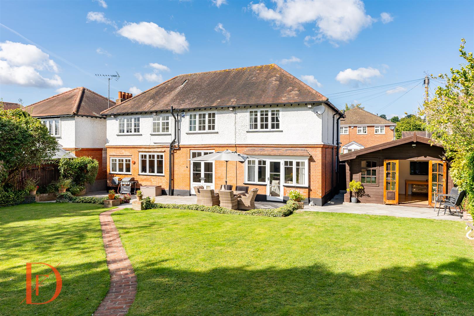 5 bedroom detached house for sale 0
