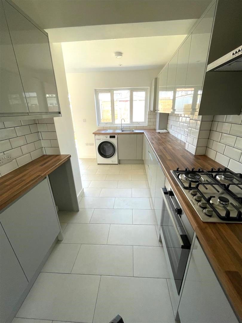 30, Collier Drive, Edgware photo 4