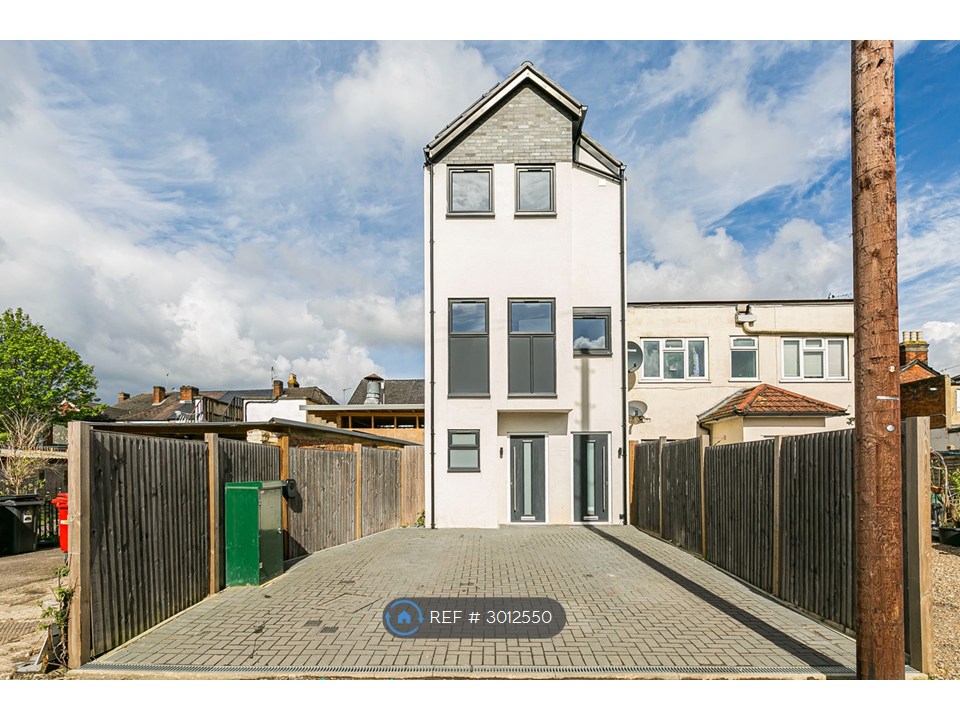 B Service Road, Corrie Road, Addlestone photo 2