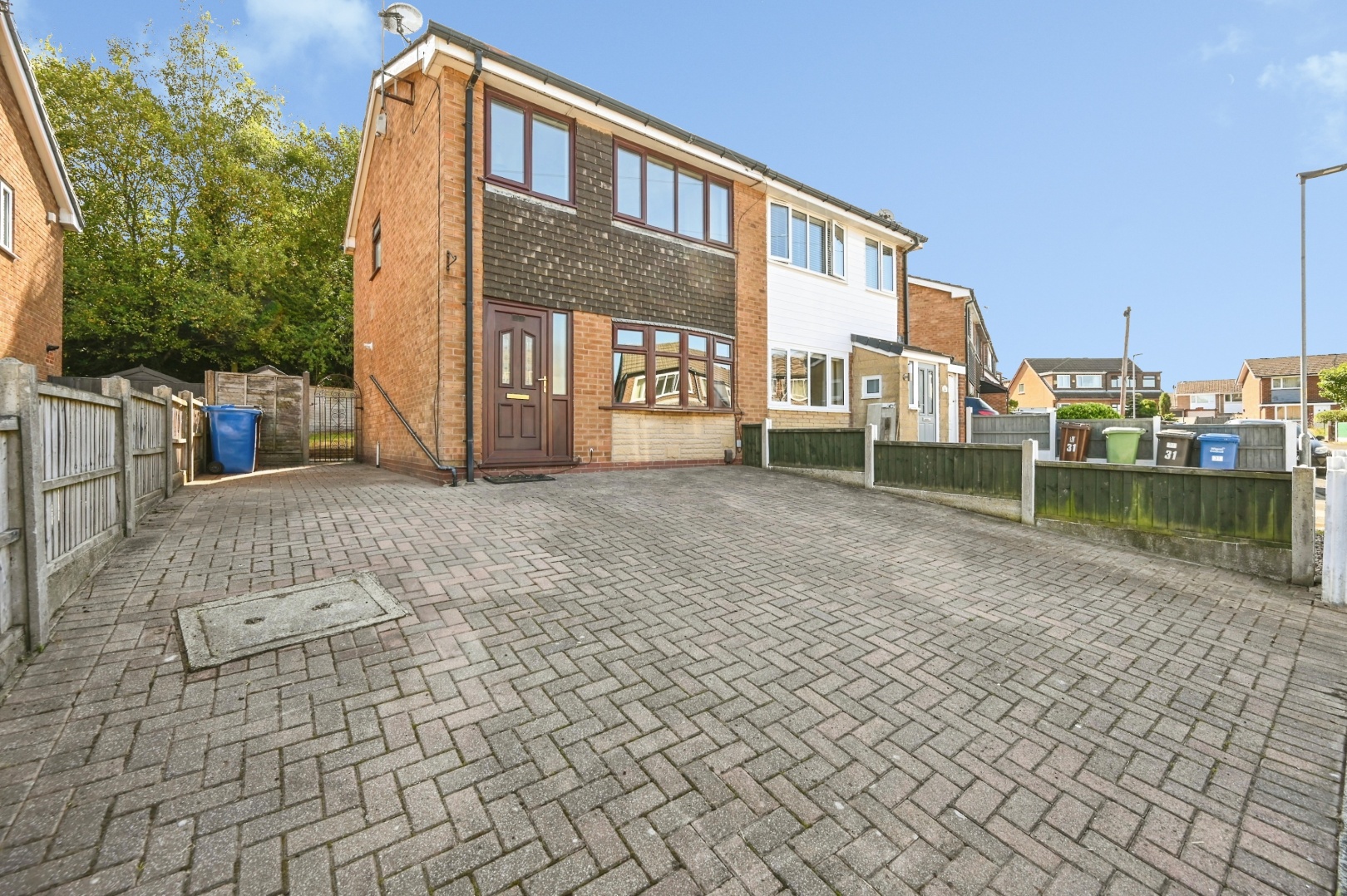 3 bed semi-detached house for sale