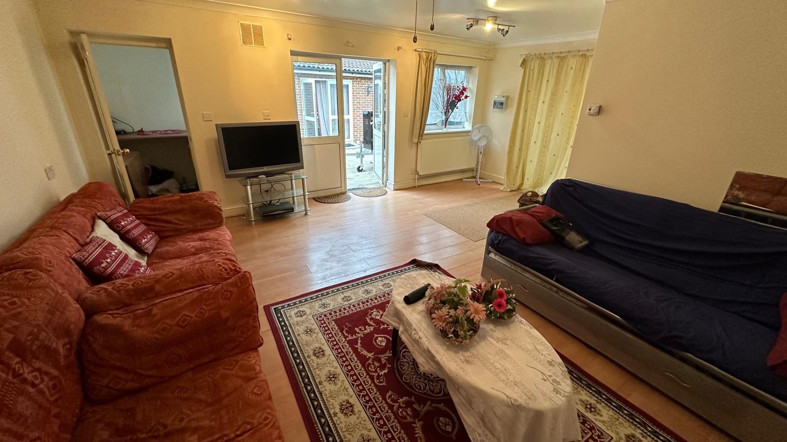 122Ba, Northfield Road, Hounslow photo 5