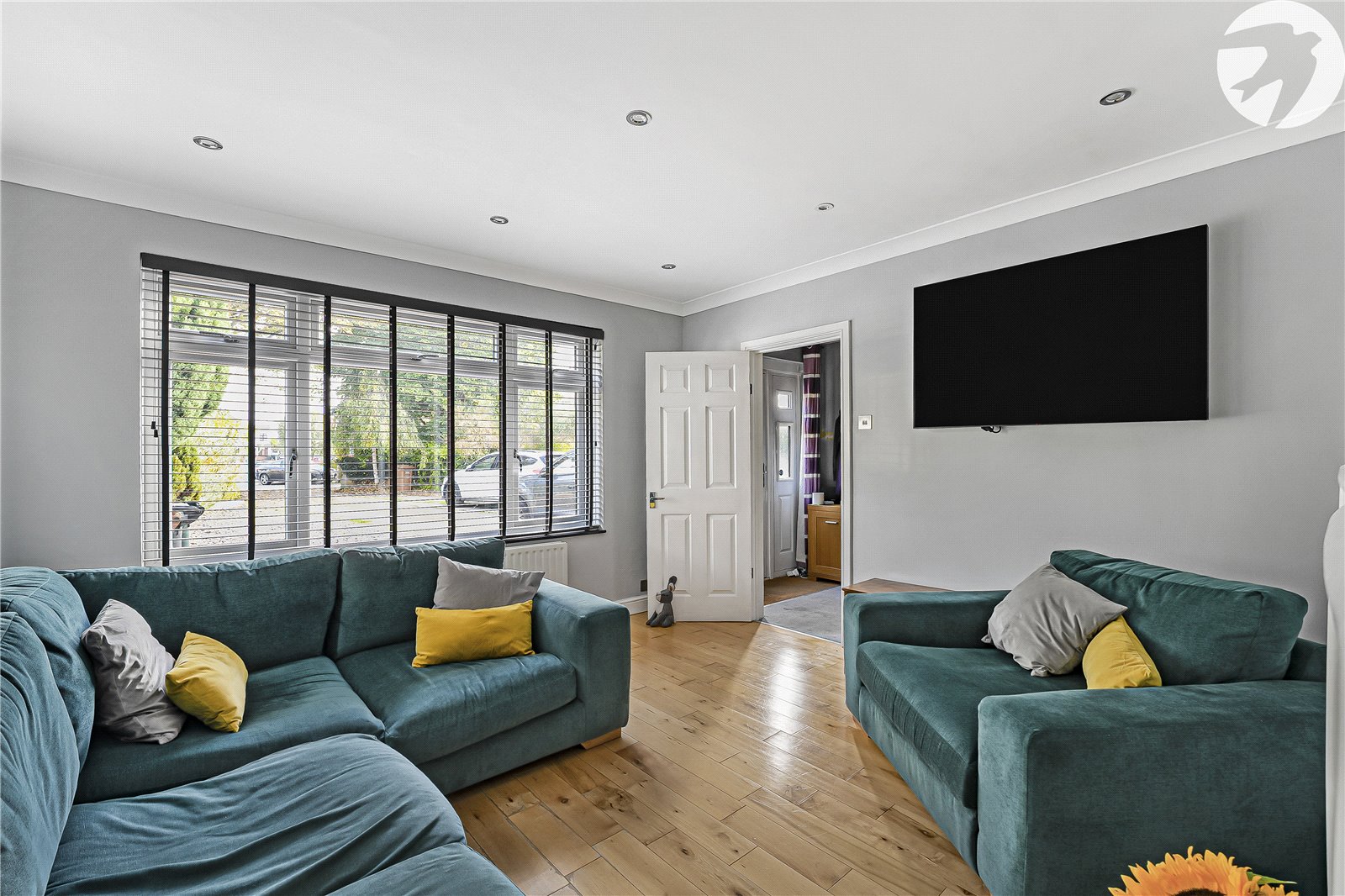104, Warren Road, Dartford photo 4