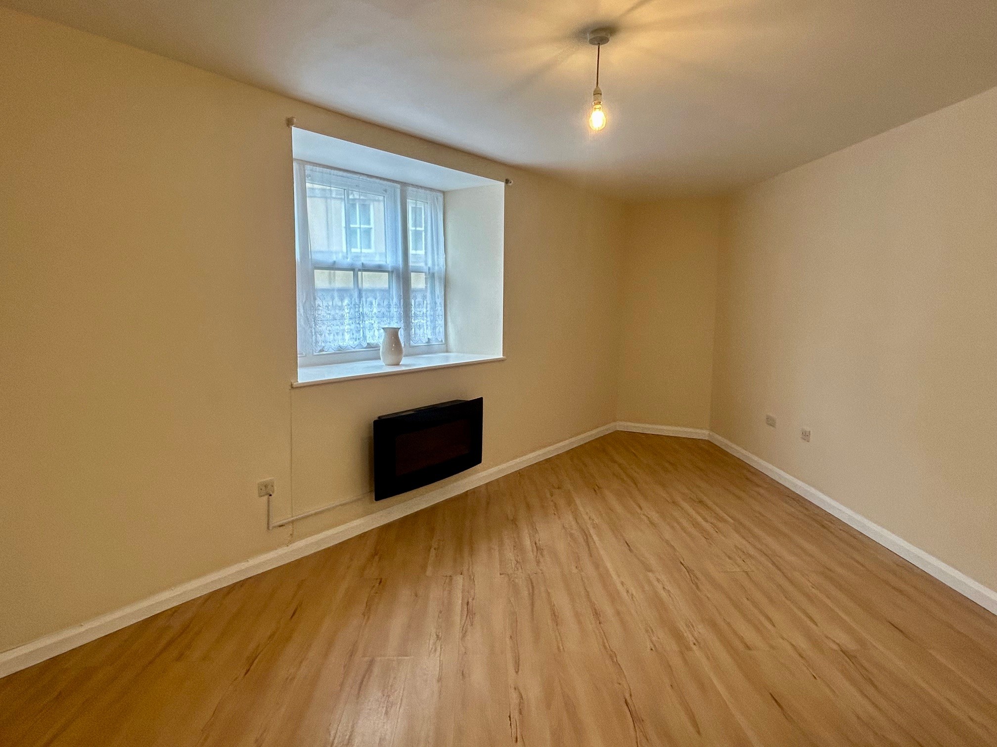 Flat D, Huddys Court, 17, Fore Street, LISKEARD photo 5