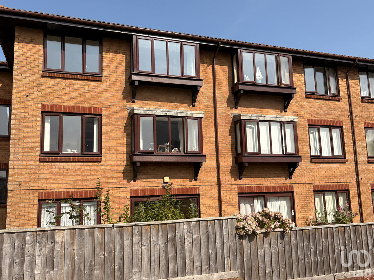 1-bed flat on Flat Flat 28, Andbourne Court, Admiralty Road, Bournemouth, £80,000