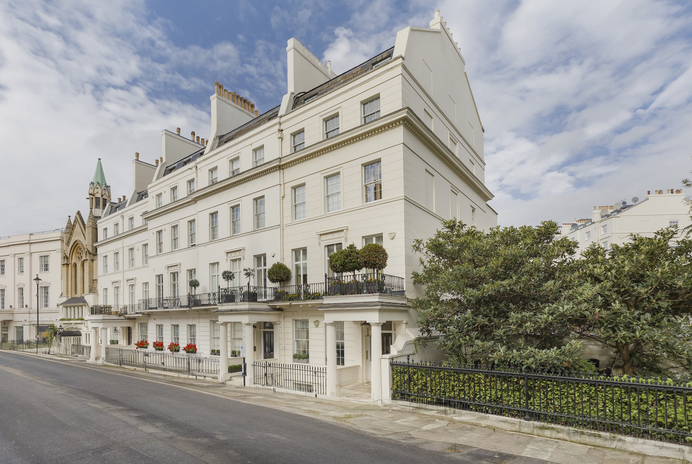 4 bedroom flat for sale 0