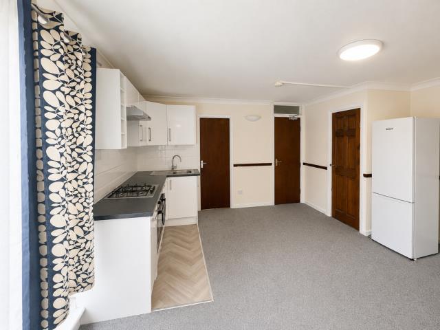 26, Dunmow Close, Feltham photo 2