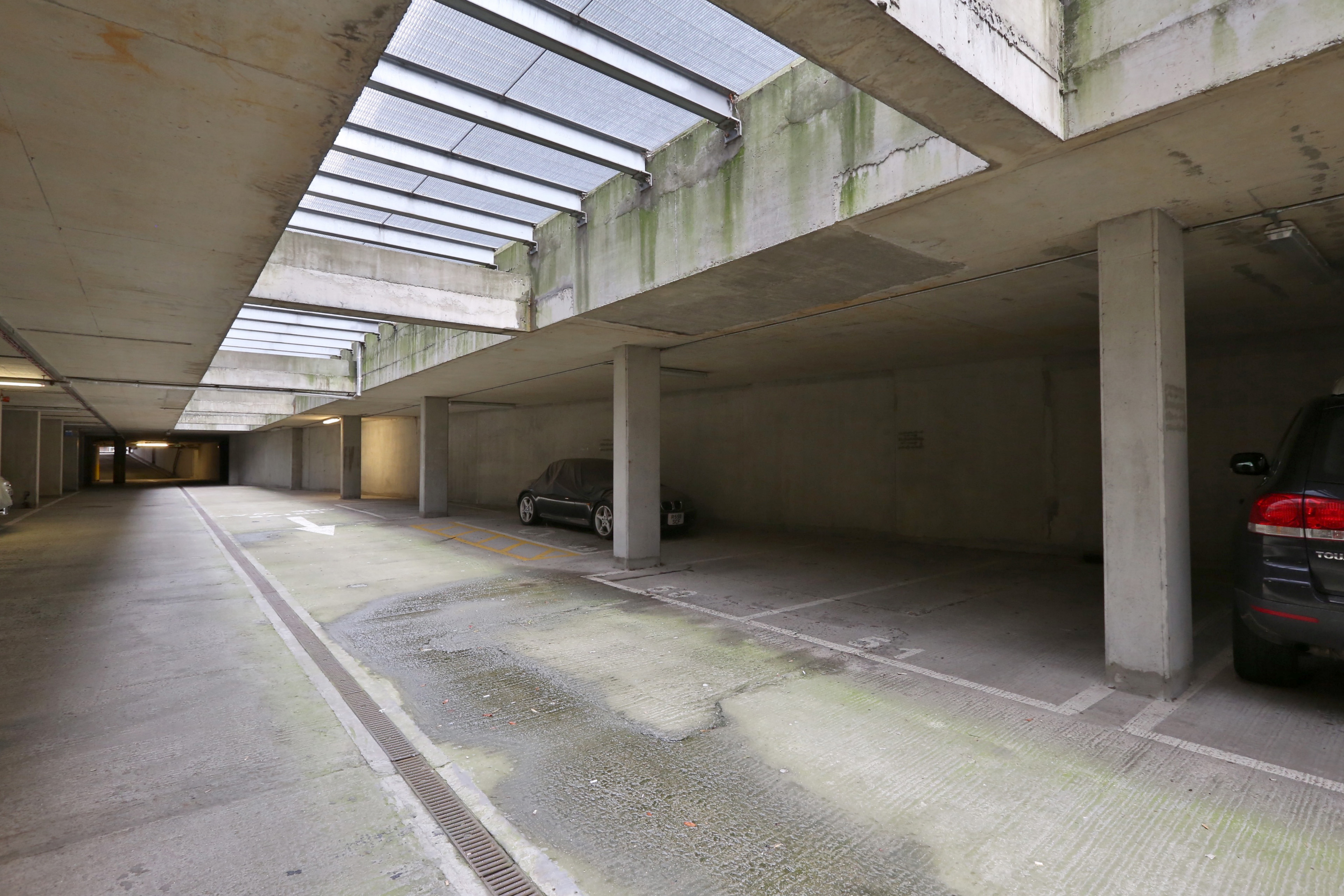 2, parking space, London photo 2
