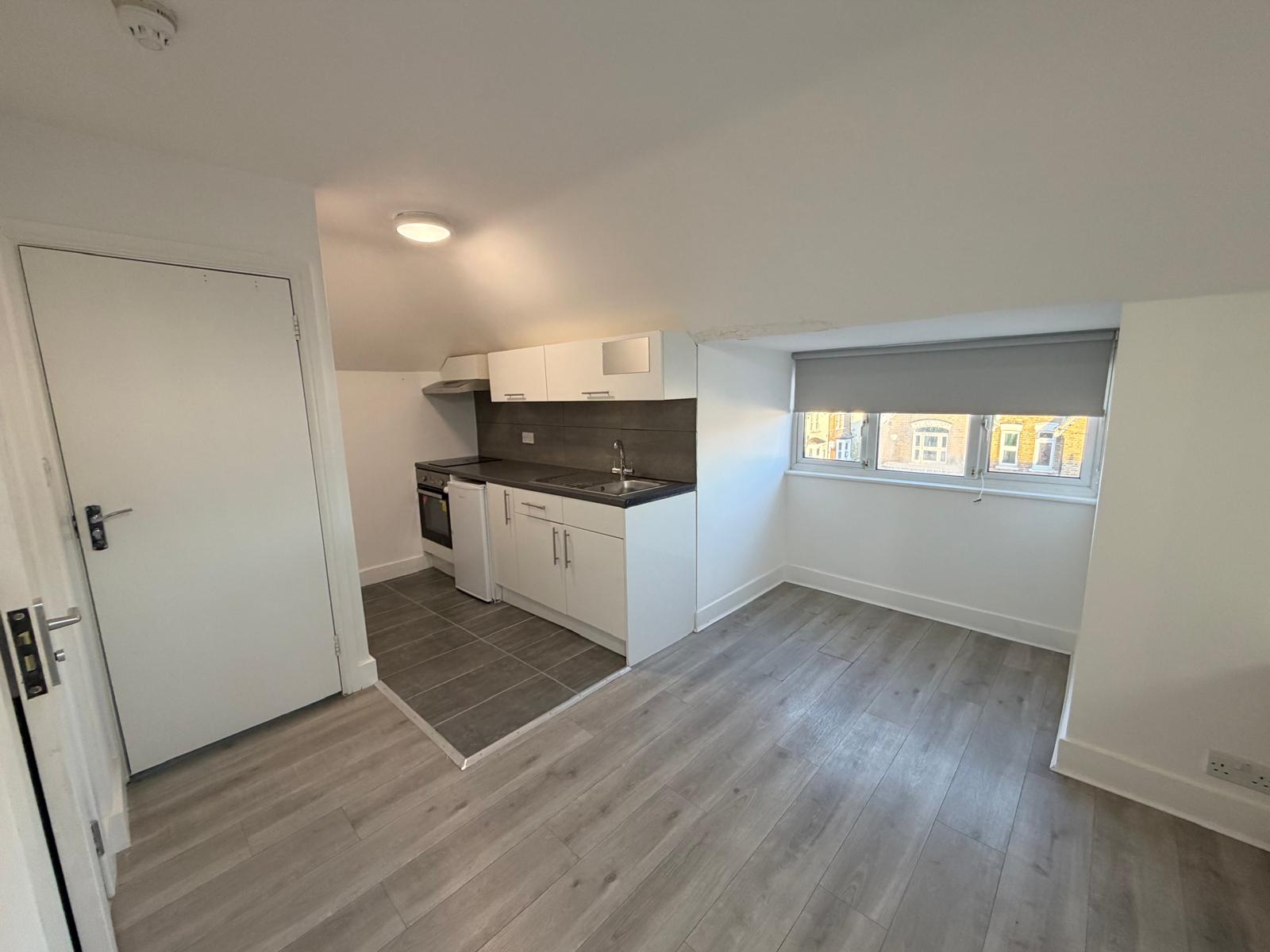 Flat 4, Hibernia Road, Hounslow, London photo 2