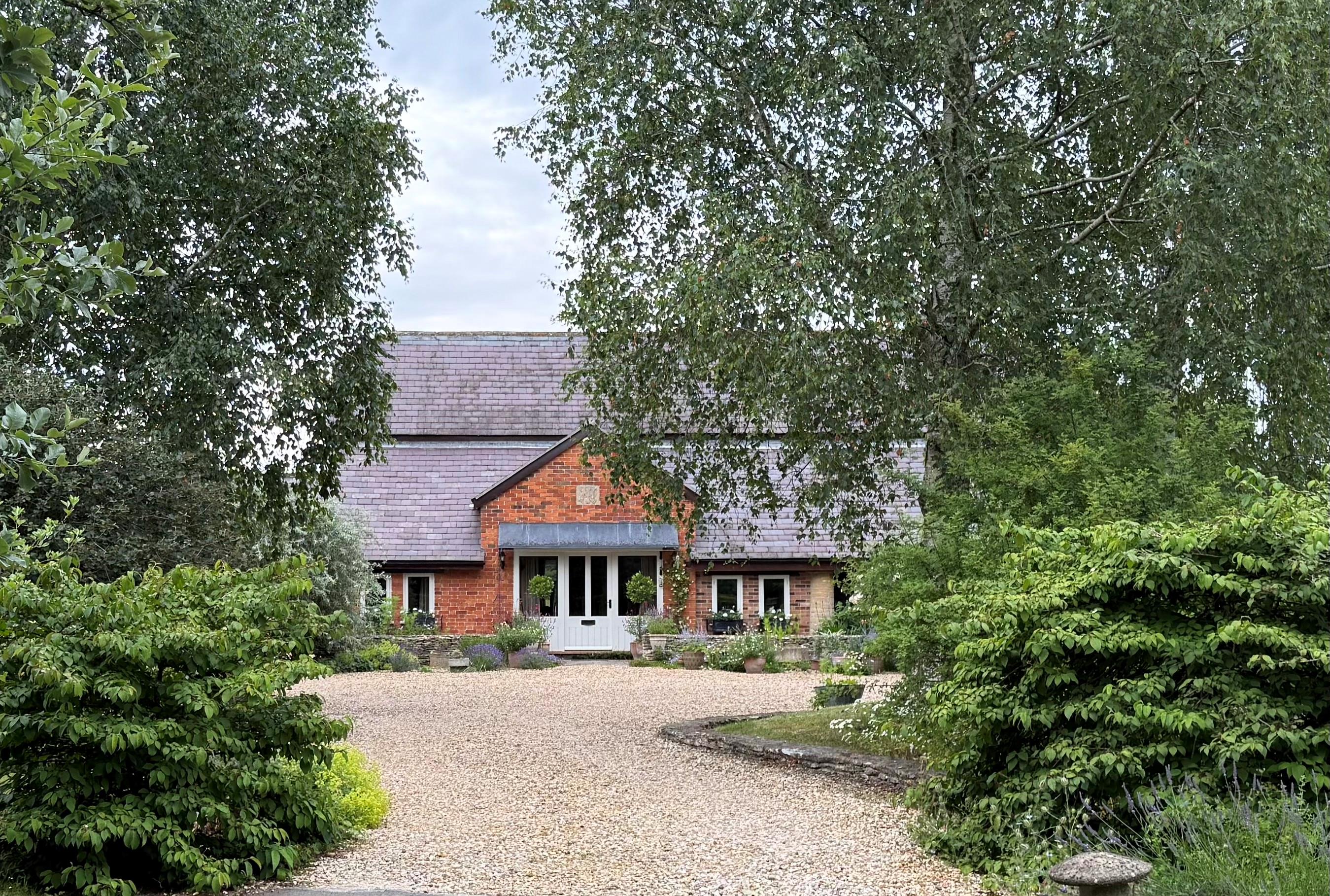 5 bedroom detached house for sale 0