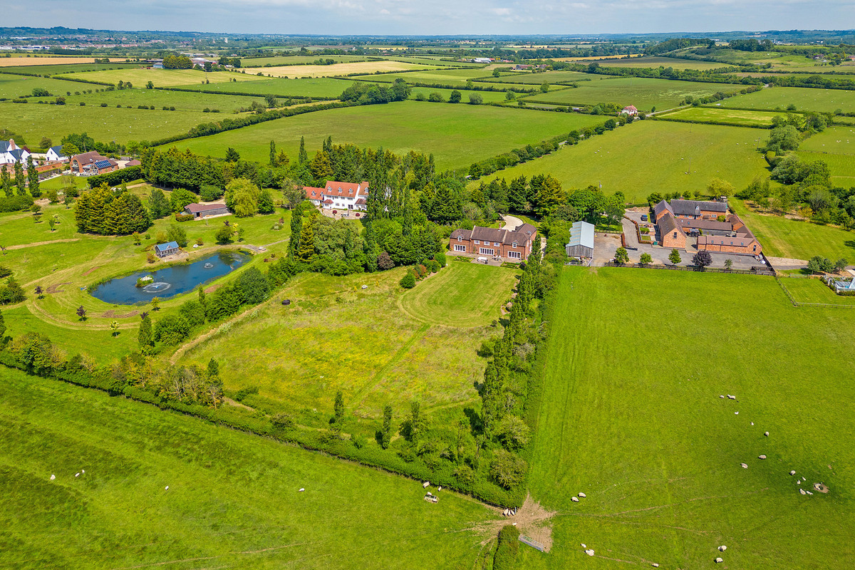 5 bedroom detached house for sale 0