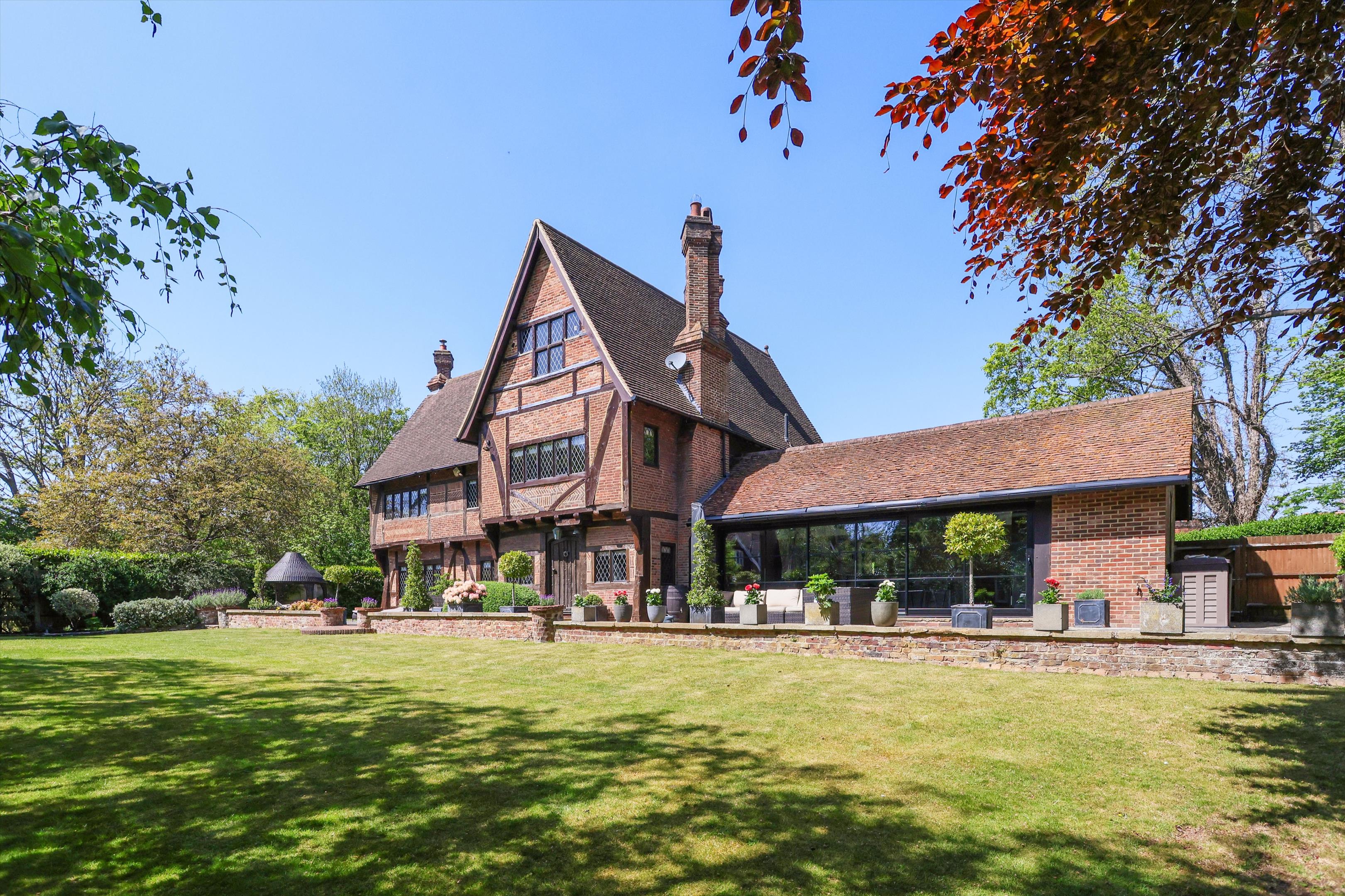5 bedroom detached house for sale 0