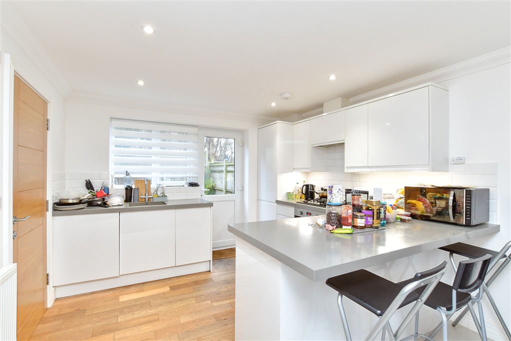 3-bed other on Mulberry Gardens Goring-By-Sea, Worthing, £215,000