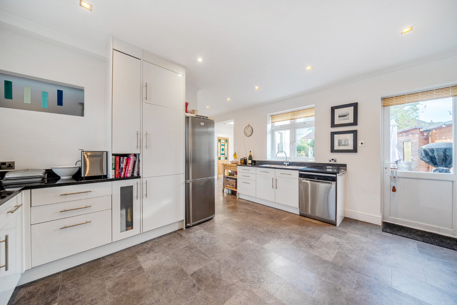 4 bedroom detached house for sale 0