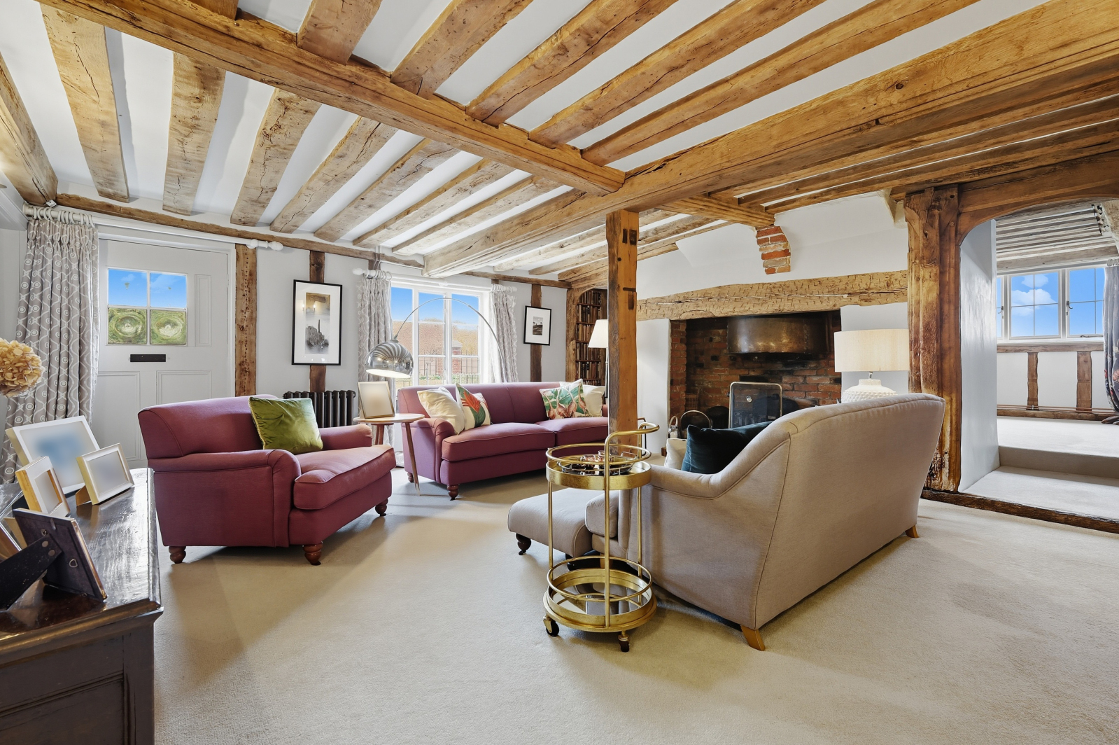 5 bedroom detached house for sale 0