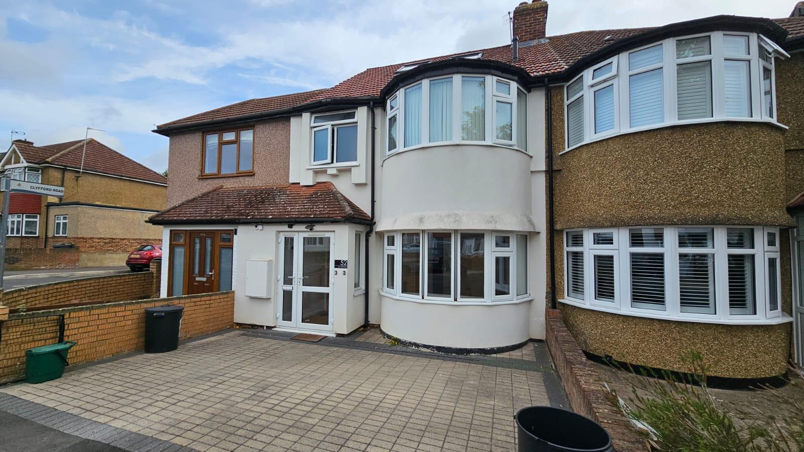 Flat 1, 52, Lea Crescent, Ruislip photo 2