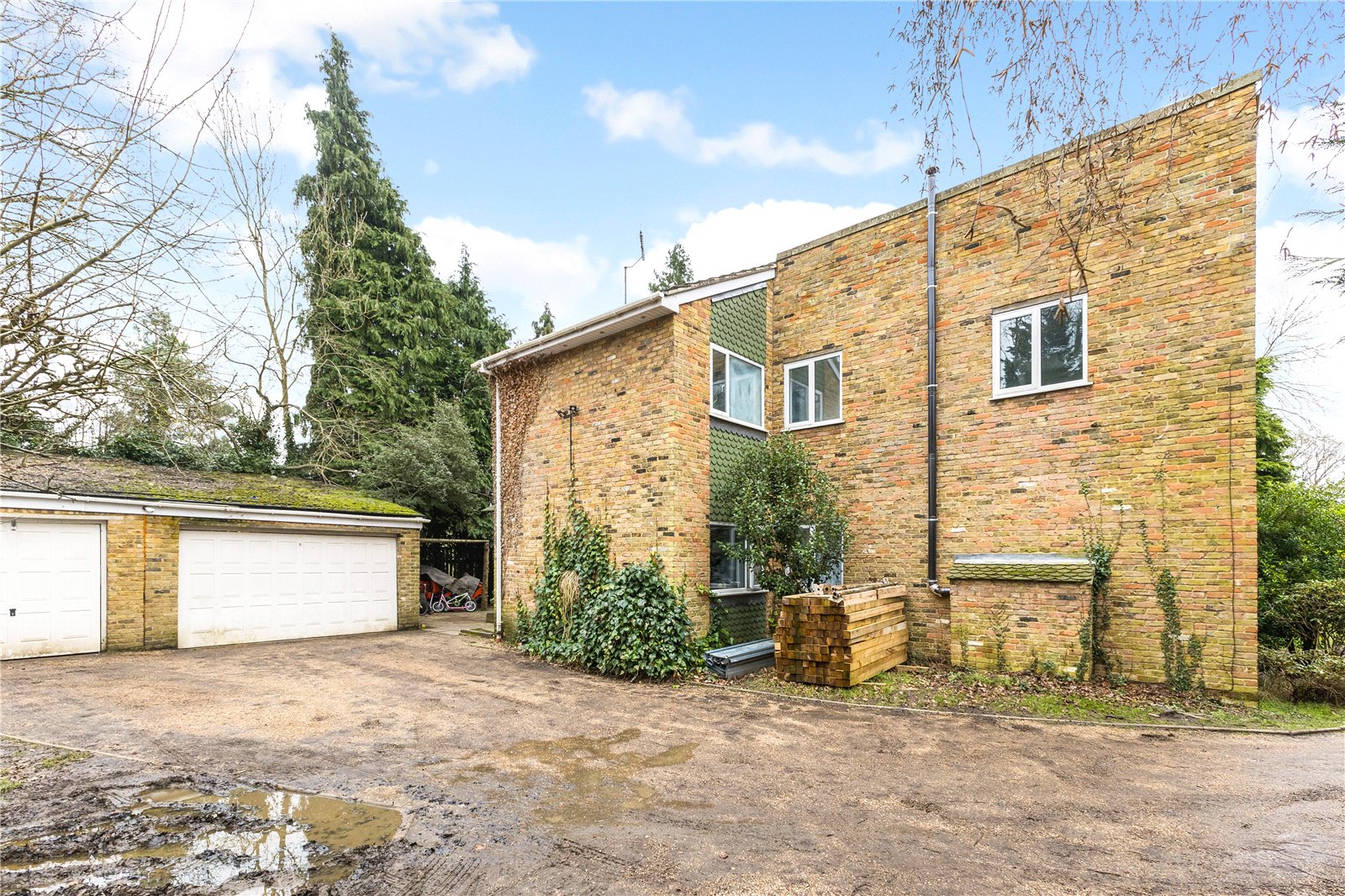 4 bedroom detached house for sale 0