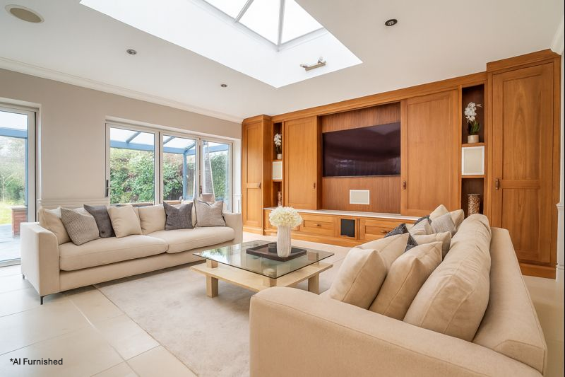 6 bedroom detached house for sale 0