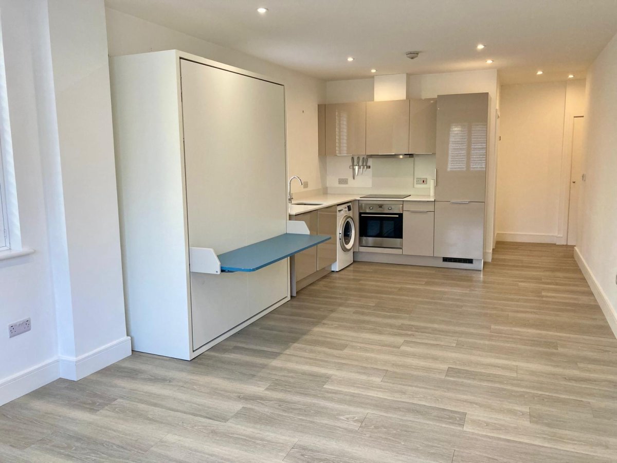 14 Holmes Park,, North Street, Horsham photo 4
