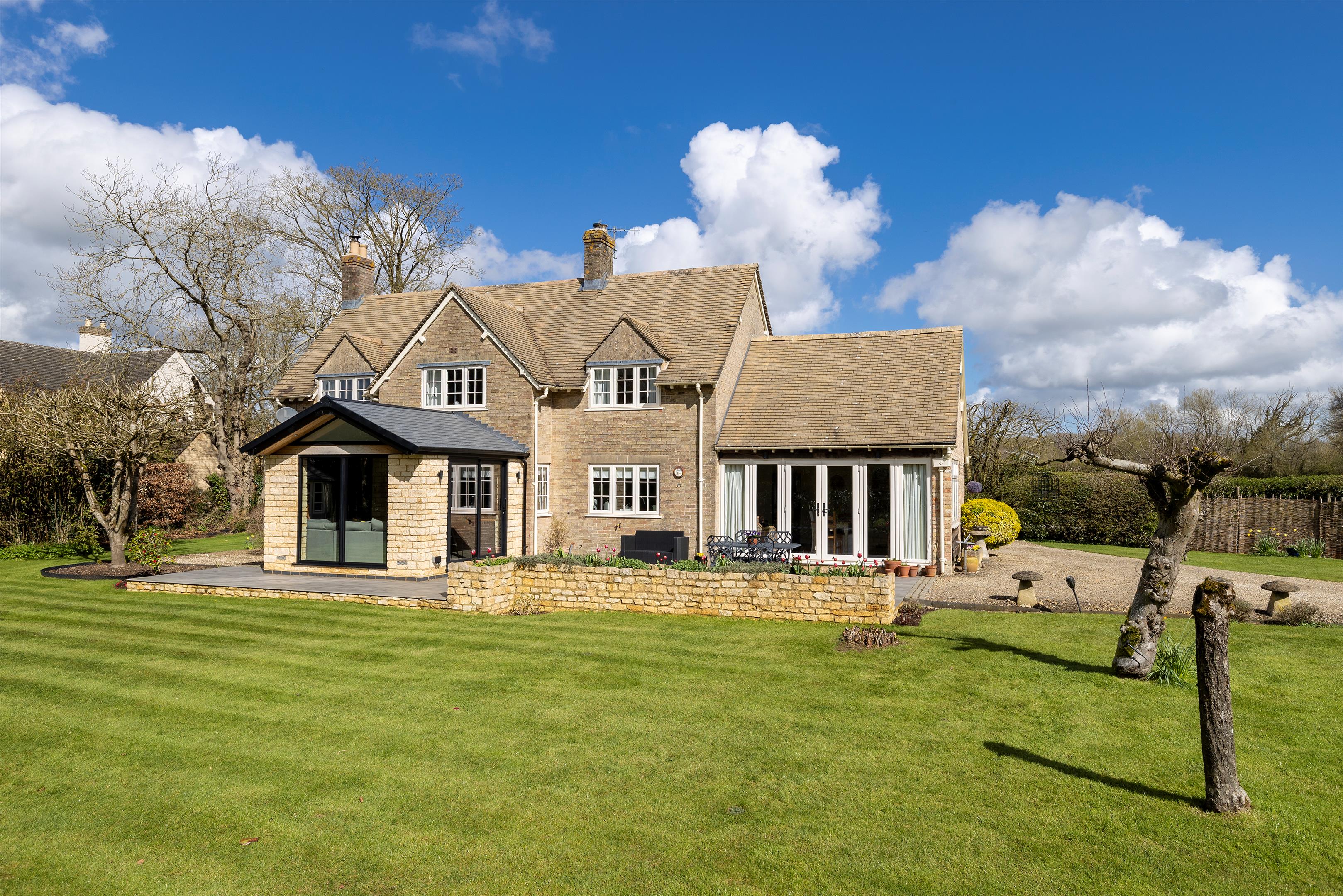4 bedroom detached house for sale 0
