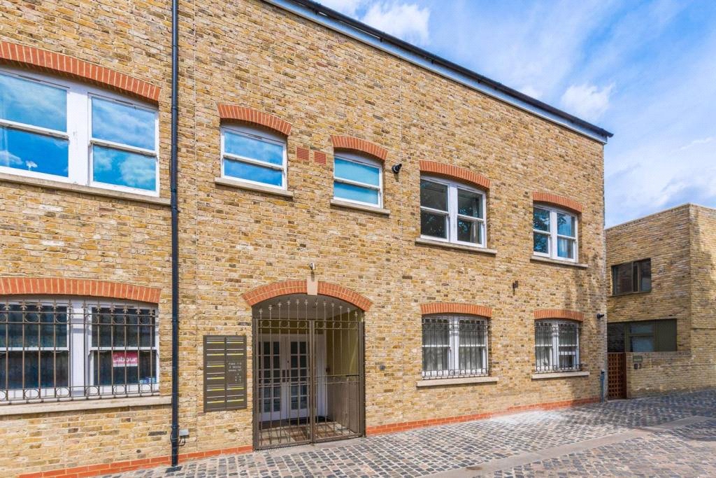4,2, Moray Mews, London photo 2