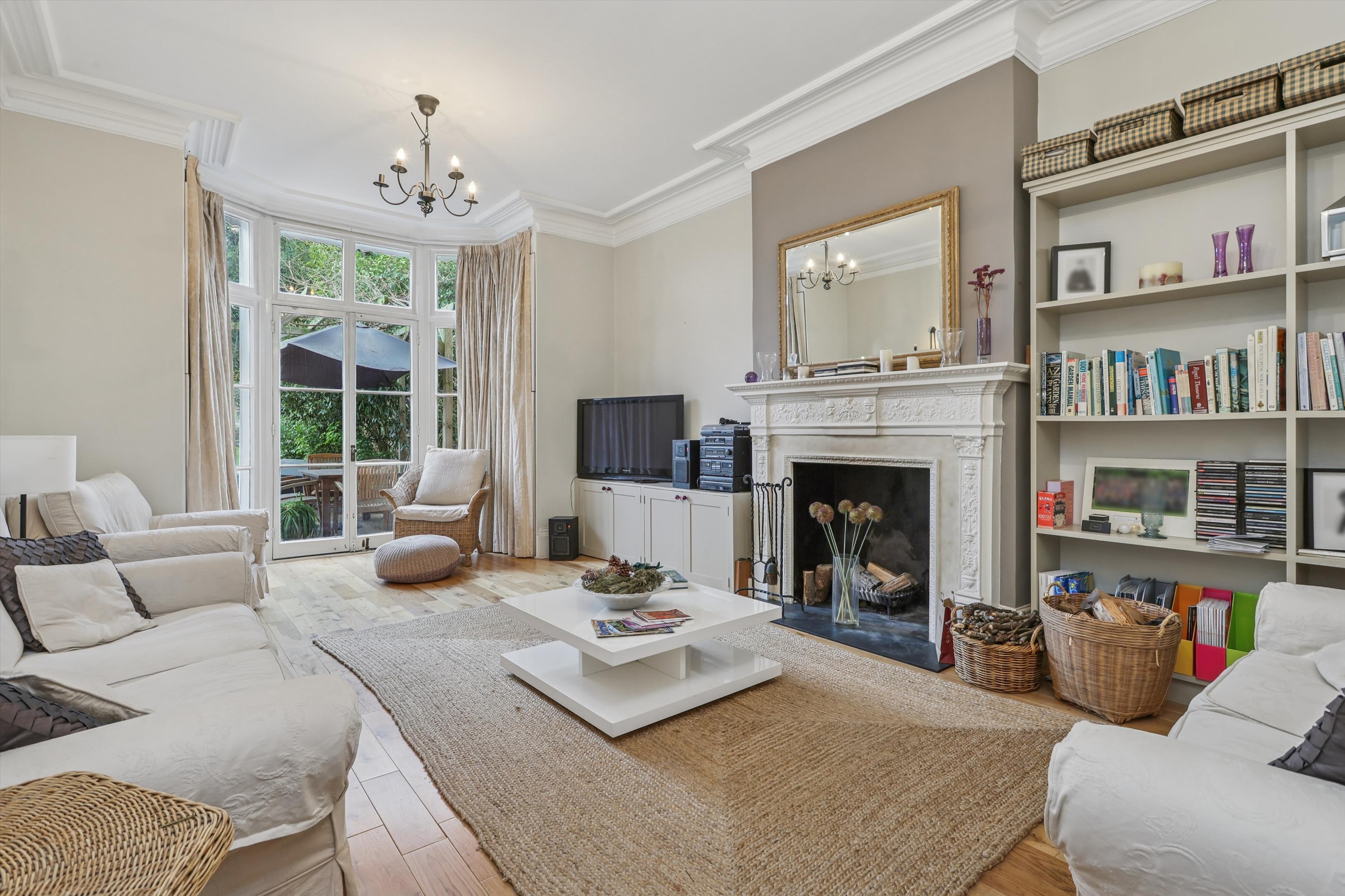 5 bedroom detached house for sale 0