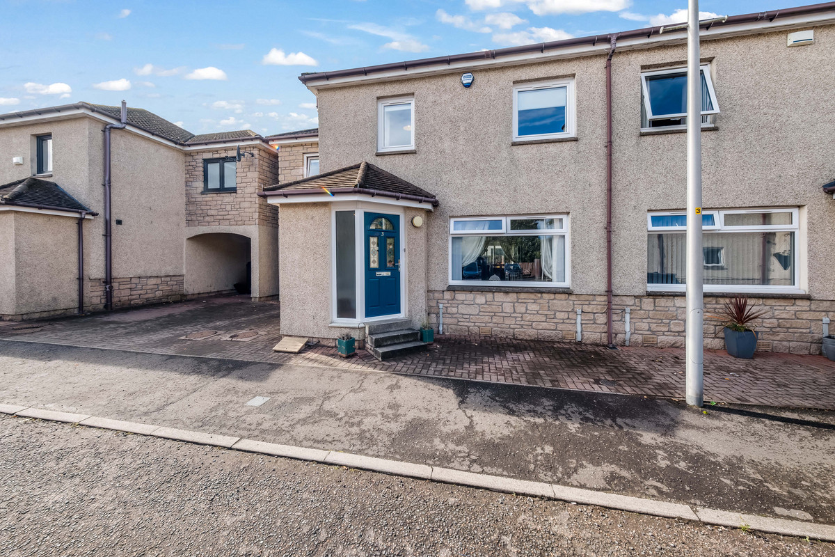 4 bed semi-detached house for sale