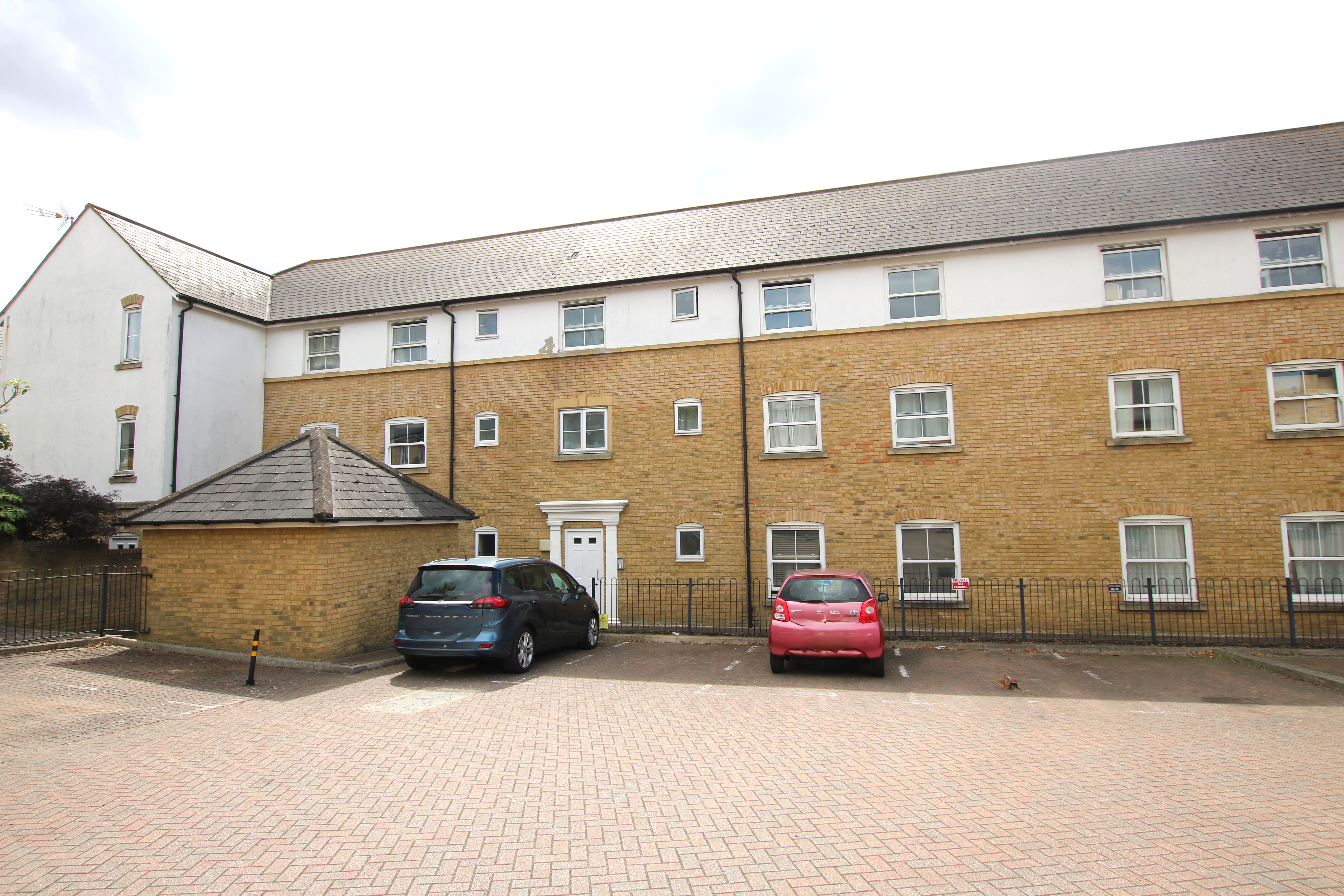 2-bed flat on 27, Gresley Drive, Braintree, £180,000