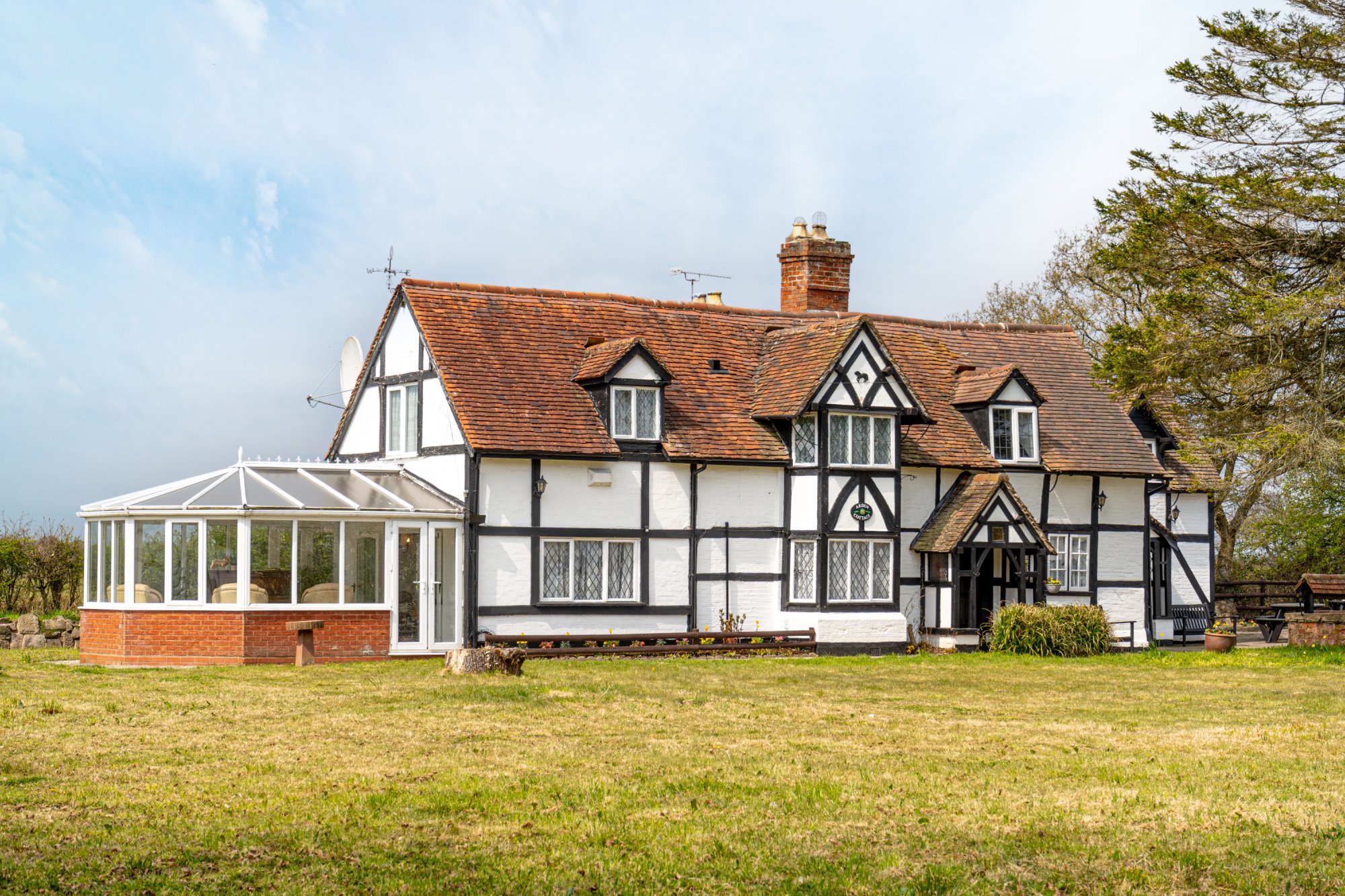 8 bedroom detached house for sale in Earlswood Common, Earlswood