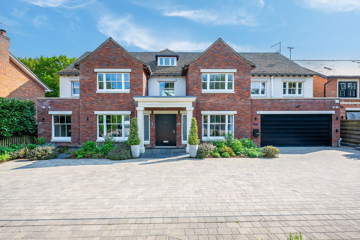 4 bedroom terraced house for sale