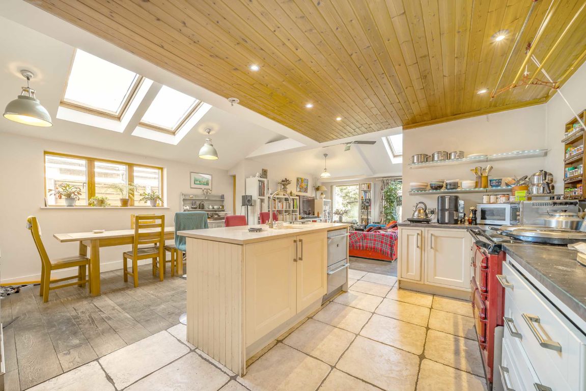 4 bedroom detached house for sale 0