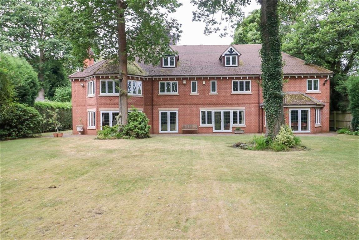 6 bedroom detached house for sale in Roman Road, Little Aston, Sutton