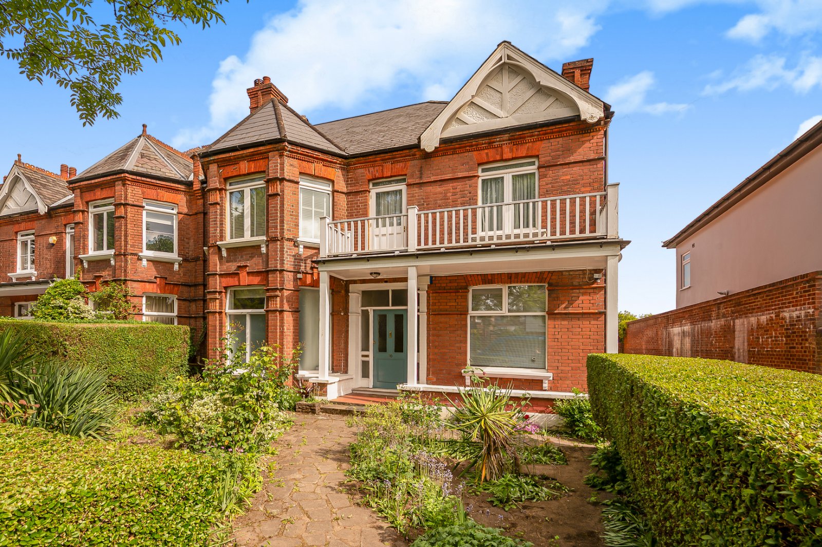 6 bedroom terraced house for sale