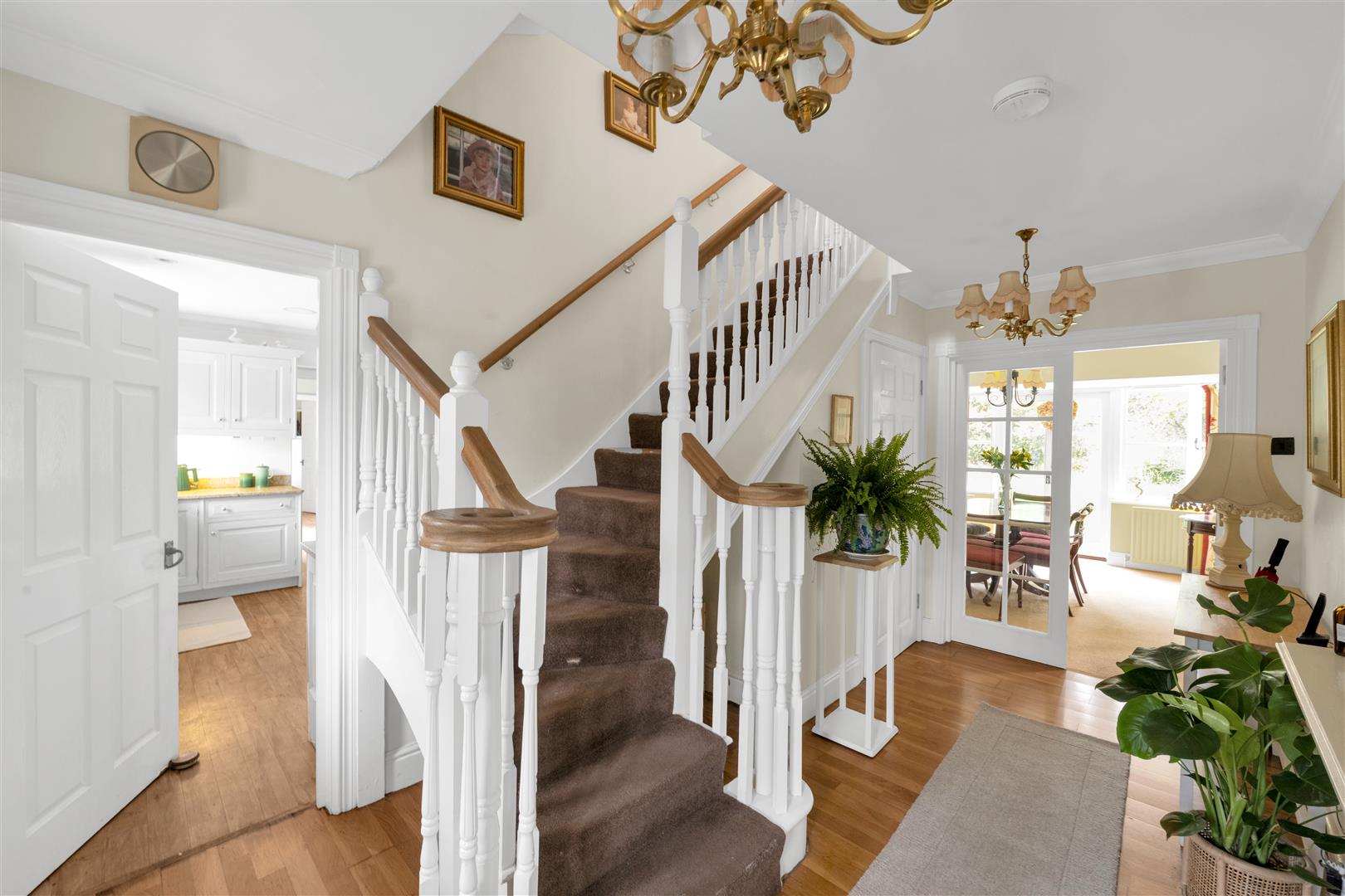 6 bedroom detached house for sale 0